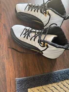 Air Jordan 12. 7Y. Good condition. No white laces.